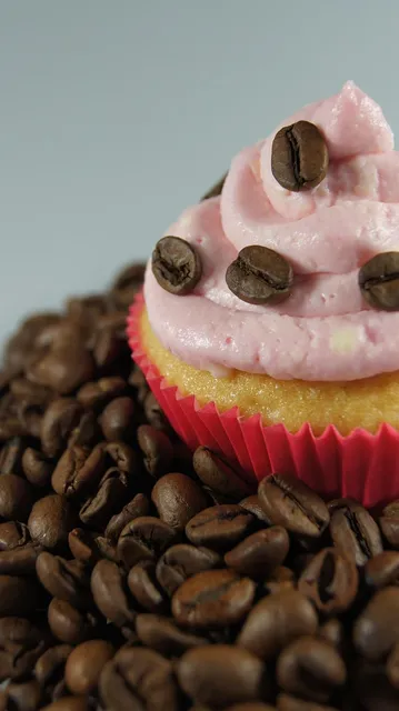 Pfaltzgraff 8 Piece Red Velvet Cupcake Mug & Plate Set $25 (Reg $86)
